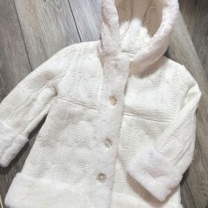 Toddler girls Koala Kids white winter coat with hood and faux fur trim in sz. 2t